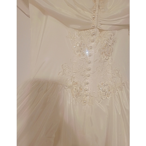 Vintage Off Shoulder Wedding Dress - Picture 2 of 9
